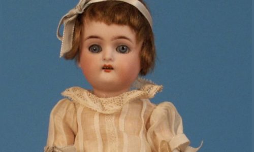 How to identify antique dolls