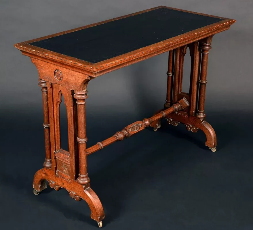 How to identify antique tables